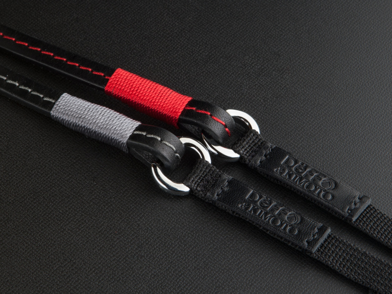 ステッチはシルバーとレッドの2色から選択できる。金属リングがアクセントだ