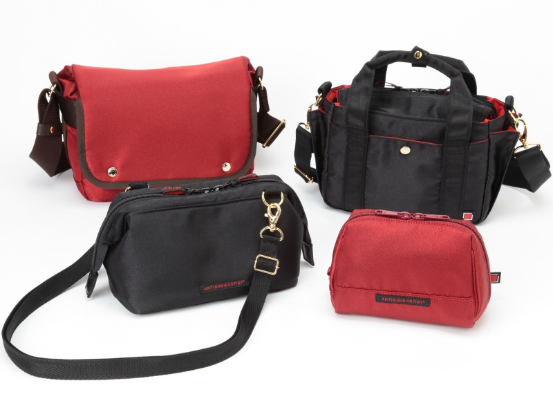 3WC-PR012ブラック（前列左、1万500円）、3WC-PR200ワイン（前列右、7,875円）、3WC-PR010ワイン（後列左、1万6,800円）、3WC-PR011ブラック（後列右、1万8,900円）