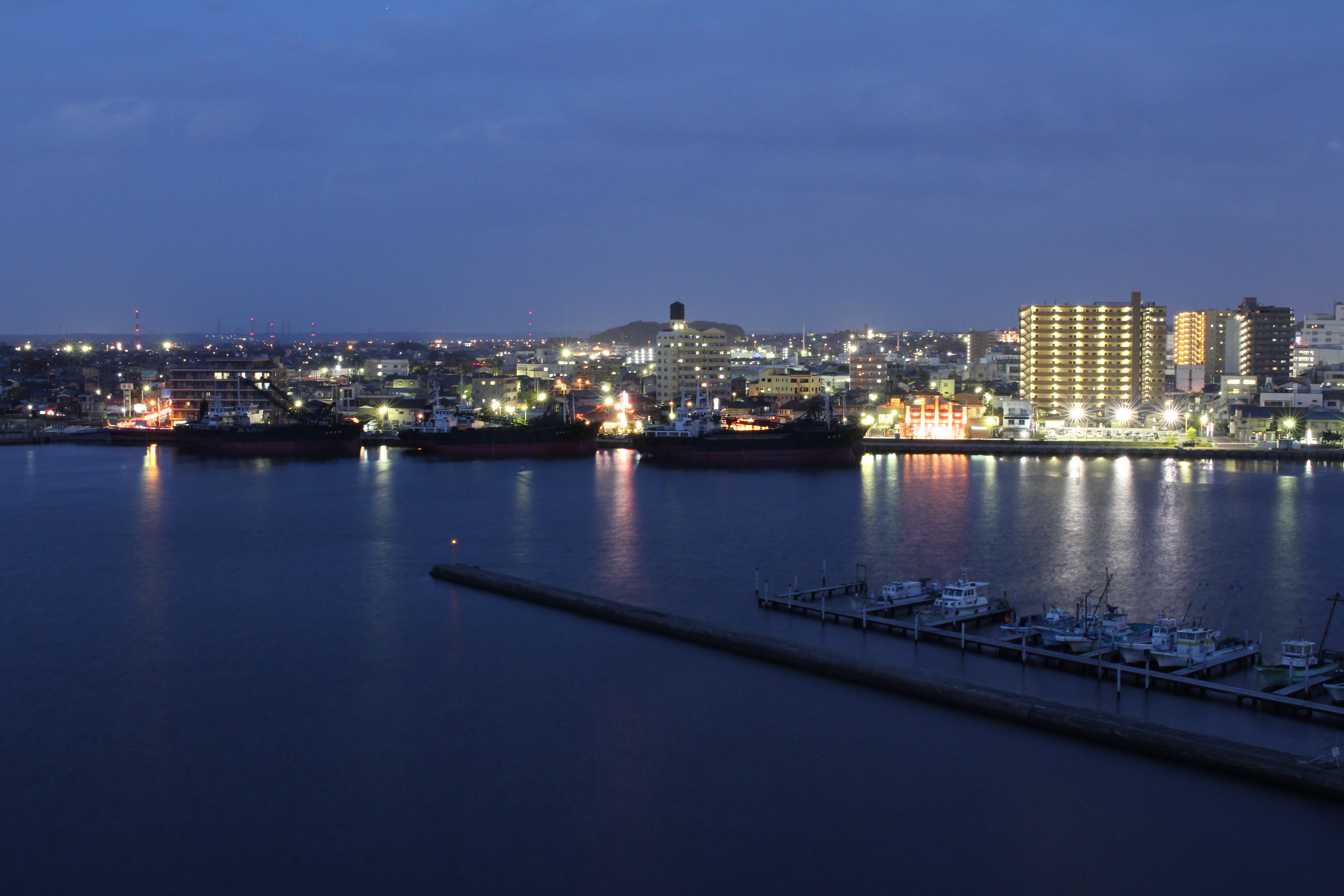 EOS 60D / 30mm F1.4 DC HSM / 約5.6MB / 5,184×3,456 / 6秒 / F11 / -1EV / ISO800 / 絞り優先AE / WB：オート / 30mm