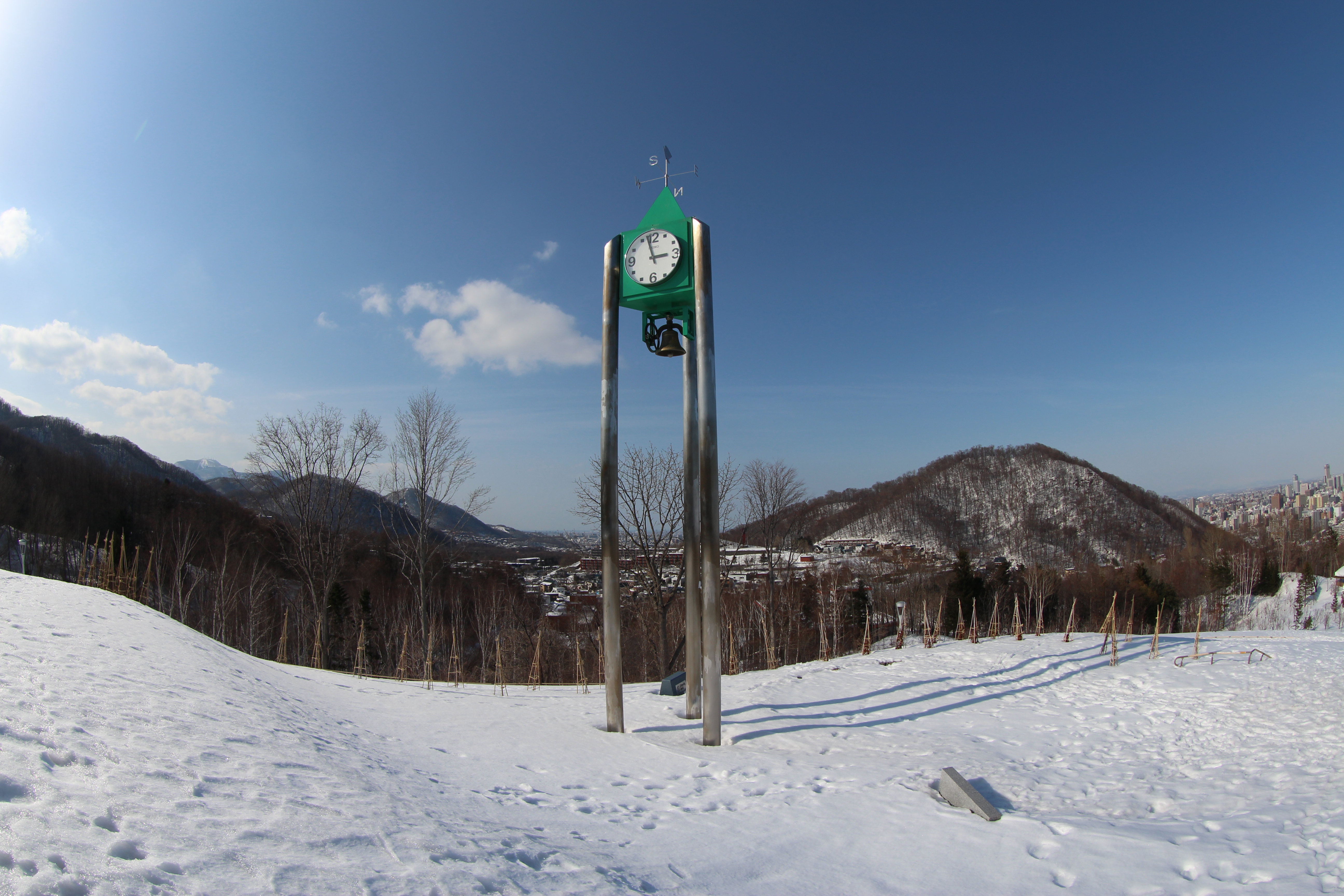 焦点距離10mm、3：2比率<br class="">ズームリミッターを使っての広角端。さらに少し画角は狭くなるが、代わりにケラレの心配はなくなる。EOS M / EF 8-15mm F4 L Fisheye USM / 絞り優先AE / 5,184×3,456 / 1/640秒 / F8 / -0.3EV / ISO100 / WB：オート / 10mm（16mm相当）