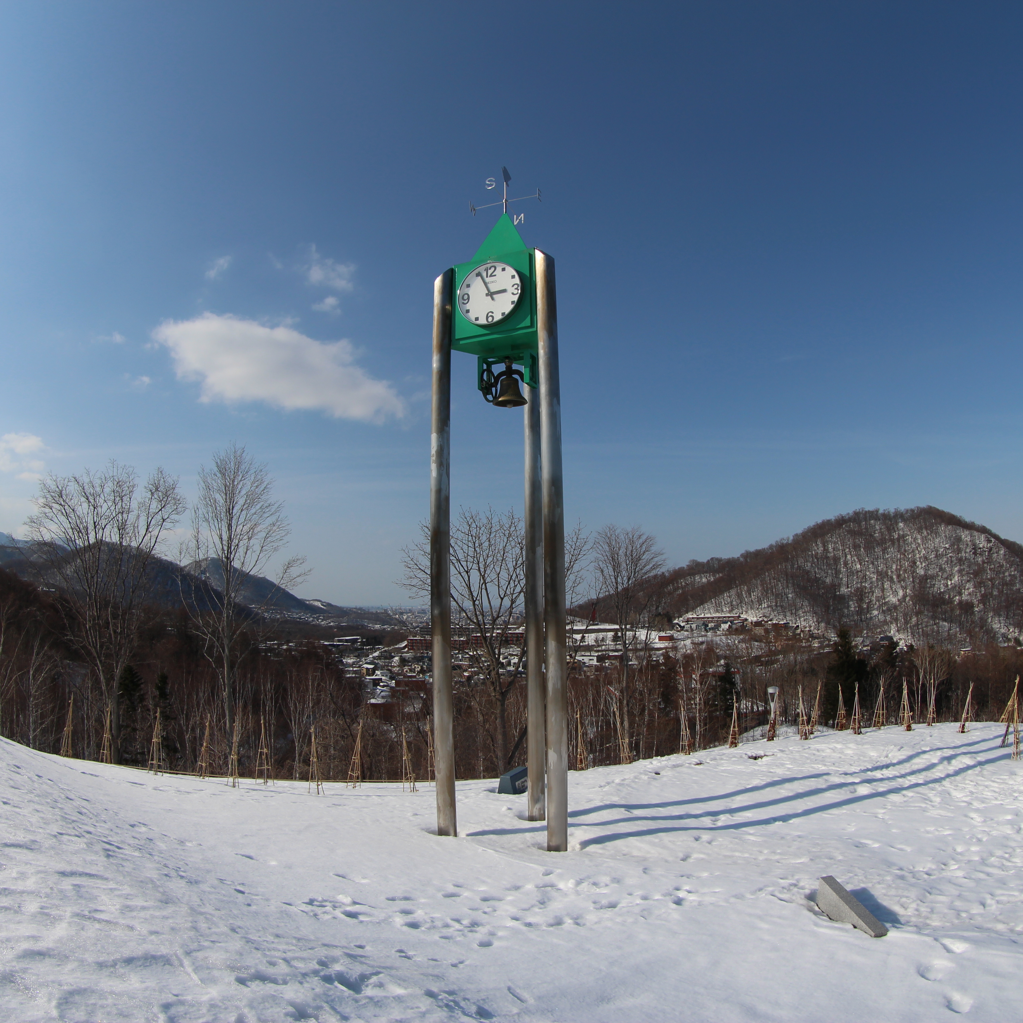 焦点距離10mm、1：1比率<br class="">本題の正方形画面。焦点距離10mmのままで1：1比率にするとこんな感じ。これでもそれなりに画角は広い。EOS M / EF 8-15mm F4 L Fisheye USM / 絞り優先AE / 3,456×3,456 / 1/640秒 / F8 / -0.3EV / ISO100 / WB：オート / 10mm（16mm相当）