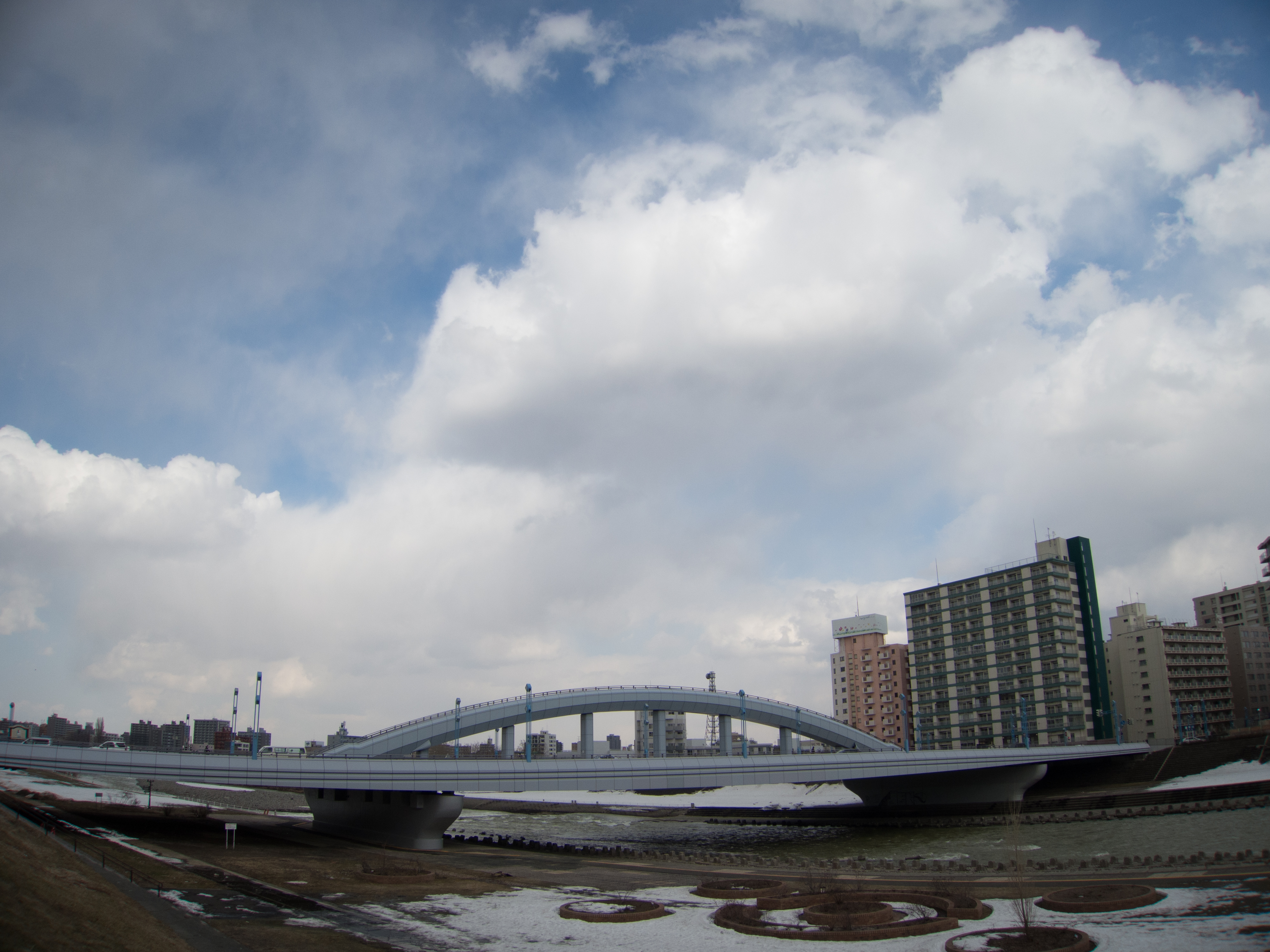 RAW（NRW）データをLightroomで現像。COOLPIX P330 / 4,000×3,000 / プログラムAE / 1/1,250秒 / F3.5 / 0EV / ISO80 / WB：撮影時設定 / 5.1mm（24mm相当）