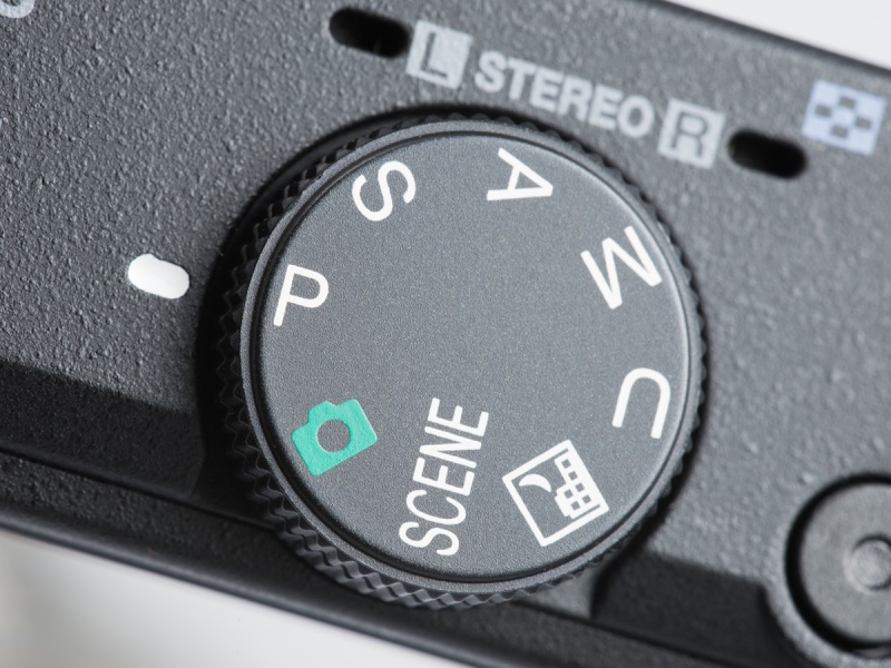 モードダイヤルの内容は先代のP310と同じ。クリック感はほどほどで、気づかないうちに回ってしまうようなことはなかった。