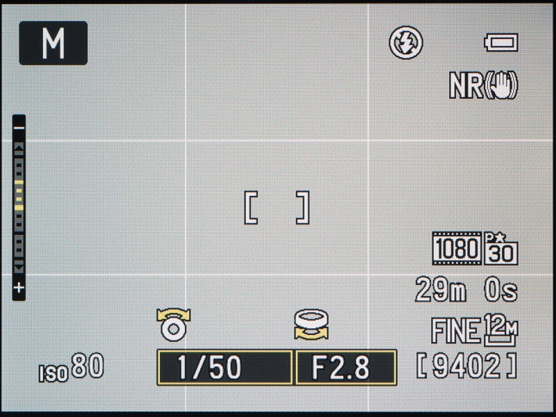 ダイヤルで絞り値、ホイールでシャッター速度という設定にできる。でも、インジケーターの上側がマイナスというのは見慣れない。