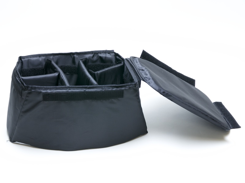 インナーバッグの底面は開閉できる。砂やホコリなどの掃除に便利だった