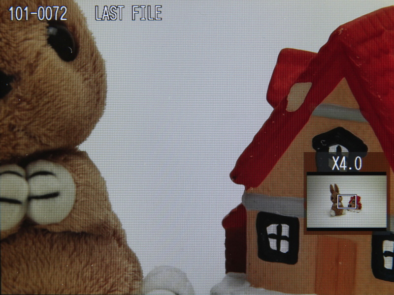 拡大表示。倍率は従来通りダイヤル操作で細かく変えられる