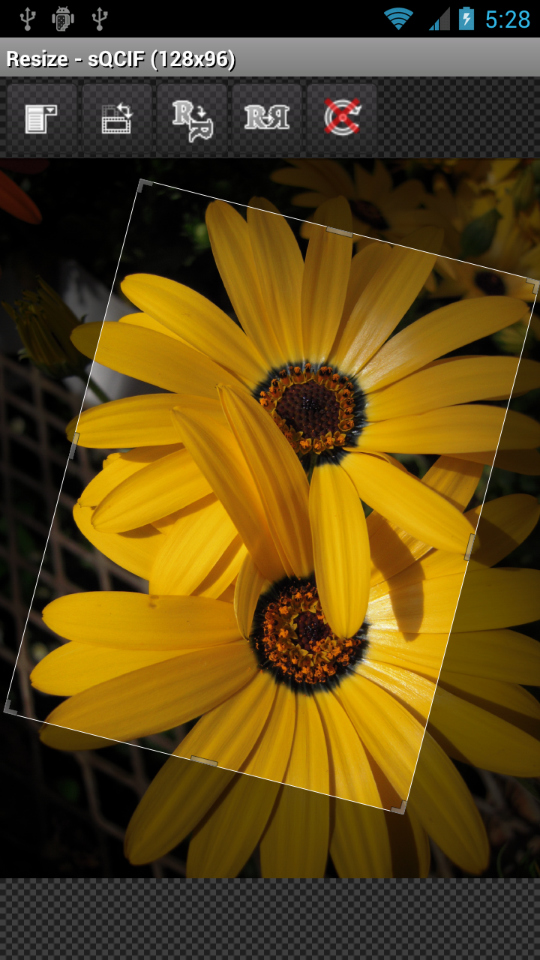 タッチ操作で範囲選択枠を回転可能。回転させたくない場合は、「回転固定」アイコンをタップしよう