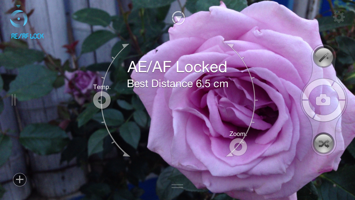 画面をロングタッチすると「AE/AF Locked」と表示され、露出とピントが固定される