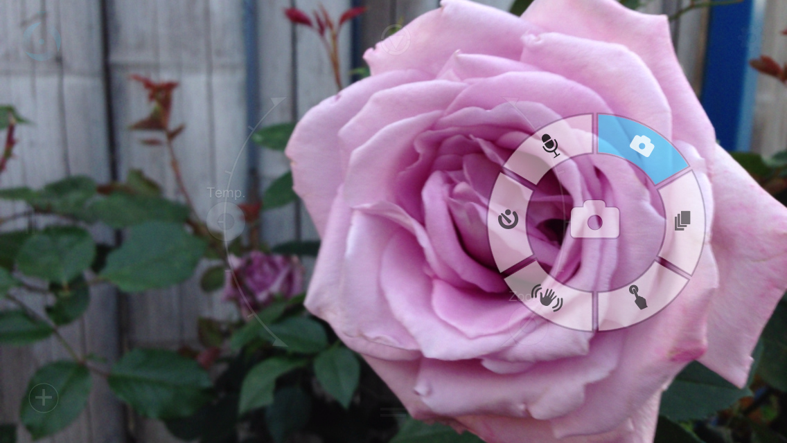 シャッターボタンをロングタッチすると、撮影機能を選択できるようになる