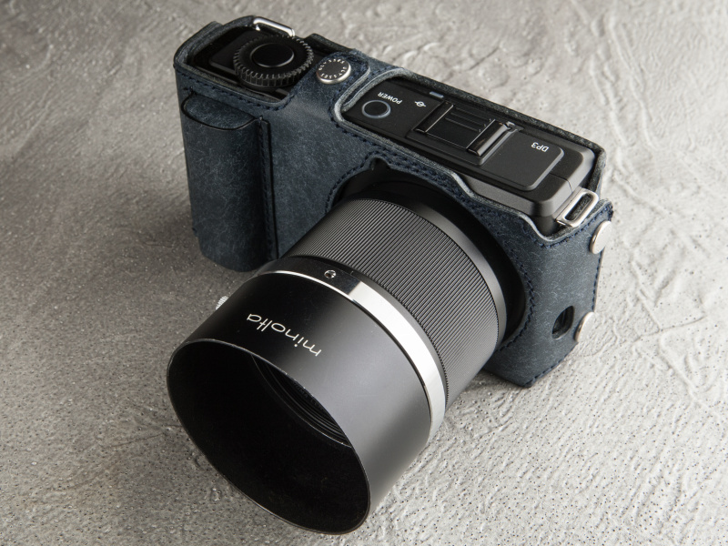 新型ケースは軍艦部にブリッジを新設。MODEボタンが隠れてしまうが、ホックボタンの上から操作できる