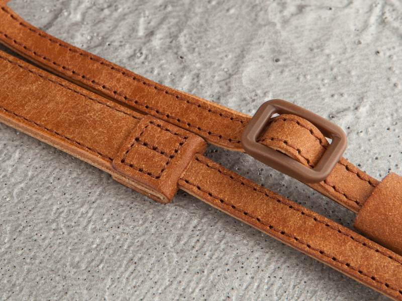 強度向上のため肩当てエンド部分のデザインが変更になった。パーツ類はすべて樹脂製だ