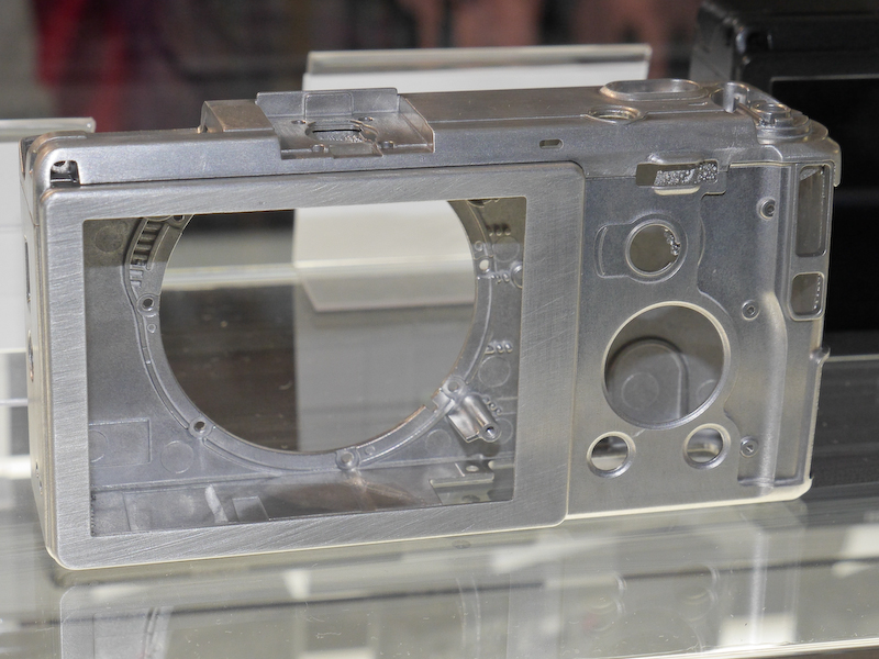 マグネシウムの外装パーツも展示されていた。