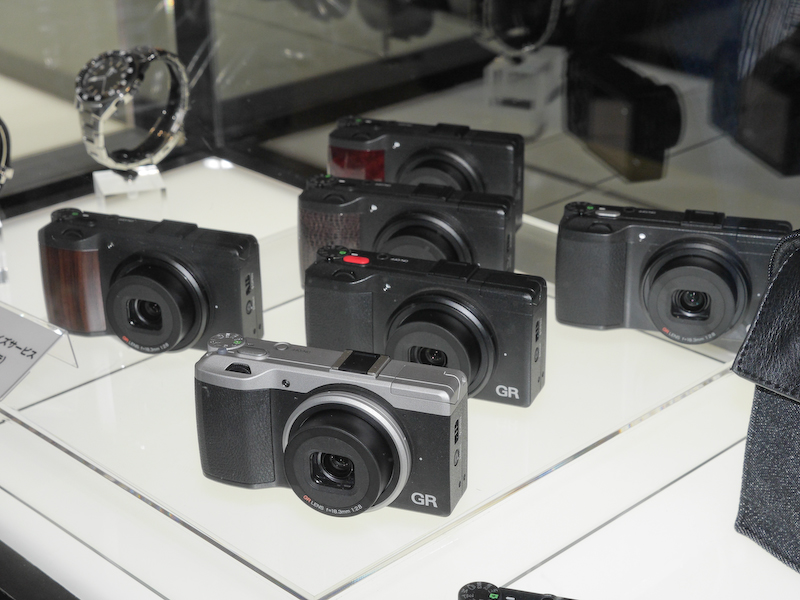 まだ詳細は決まっていないが、カスタマイズサービスの参考展示もあった。