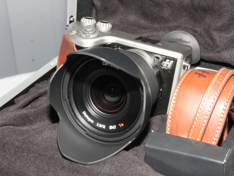 Touit 2.8/12をLunarに装着