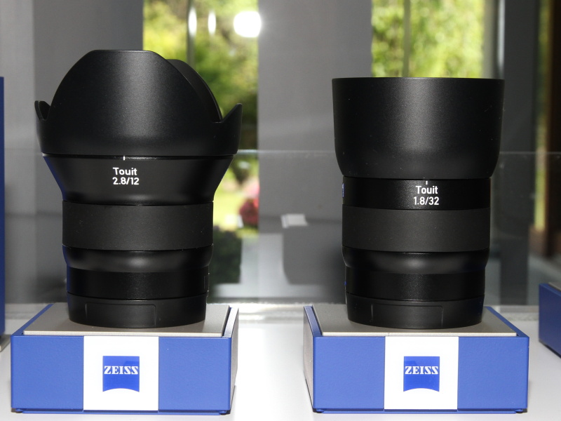 Eマウント用。左からTouit 2.8/12、Touit 1.8/32