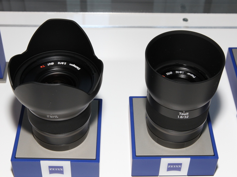 Eマウント用。左からTouit 2.8/12、Touit 1.8/32