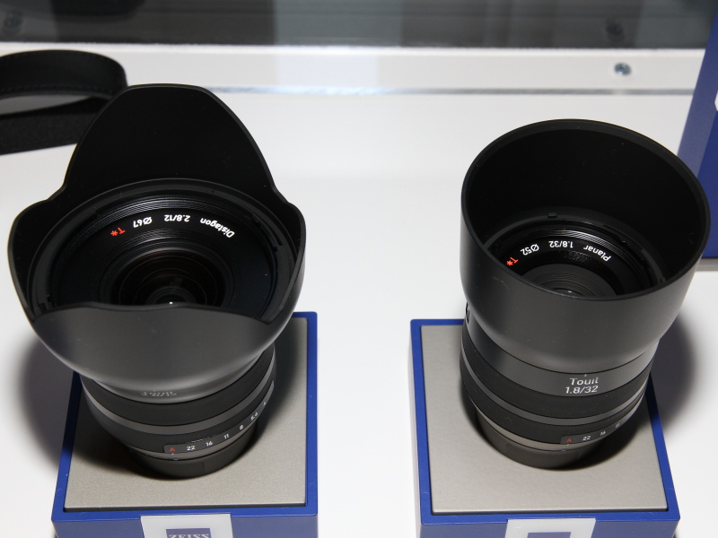 Xマウント用。左からTouit 2.8/12、Touit 1.8/32