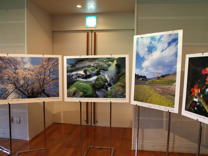 会場にあった作例はカメラ内補正をオフにして撮影したものという