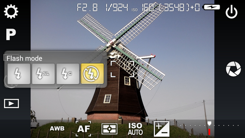 フラッシュは、強制発光、発光停止だけなく「スローシンクロ」も利用できる