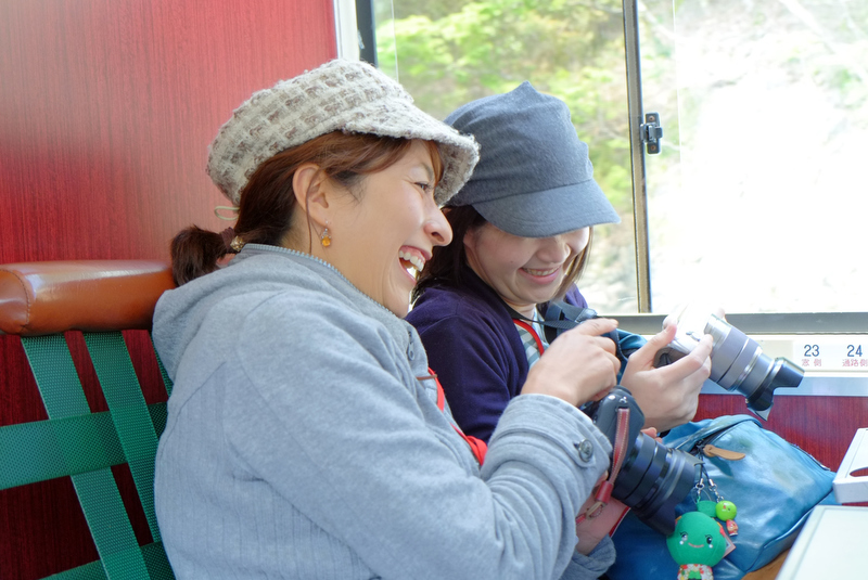 「躍動感がでてキレイに撮れた！　自分の写真じゃないみたい」と喜ぶカメラ女子。教わった方法でシャッタースピードを遅くして撮ったら、成功したようです♪