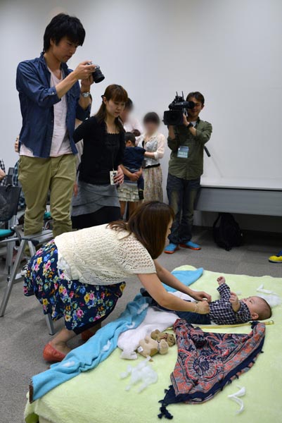 セミナーが土曜日の開催だったのでパパの姿も多く見られました。こちらのご家族はママがデコレーション役、パパがカメラマン役として愛らしい写真をいっぱい撮られていました