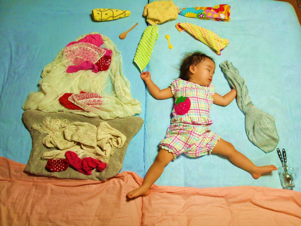 小出さんの作品『でっかいごちそう』。（©小出真朱/ぶんか社）　大きなカキ氷が印象的な、夢のある夏らしい作品。