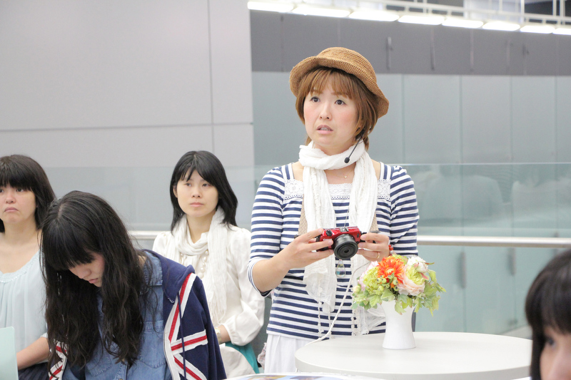 カメラの設定を一つひとつ変えながらの説明で、普通の写真からゆるかわ写真に変わっていく様子がよくわかりました。ゆるかわ写真を撮るカメラの設定は、明るく、コントラストを下げて、彩度を上げること。そうすることで、ふんわりかわいい色に仕上がるそうです。