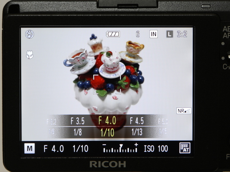 ライブビュー画面。表示内容はカスタマイズすることが可能だ。露出変更に応じて数値がアニメーション表示されるようになった。