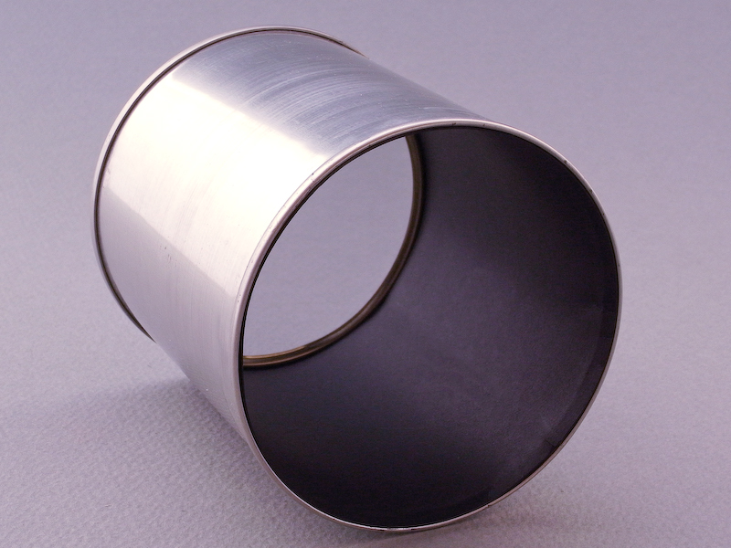 さらに外周の紙を取り除き、内側に黒ラシャ紙を貼ると、レンズフード本体ができ上がる。