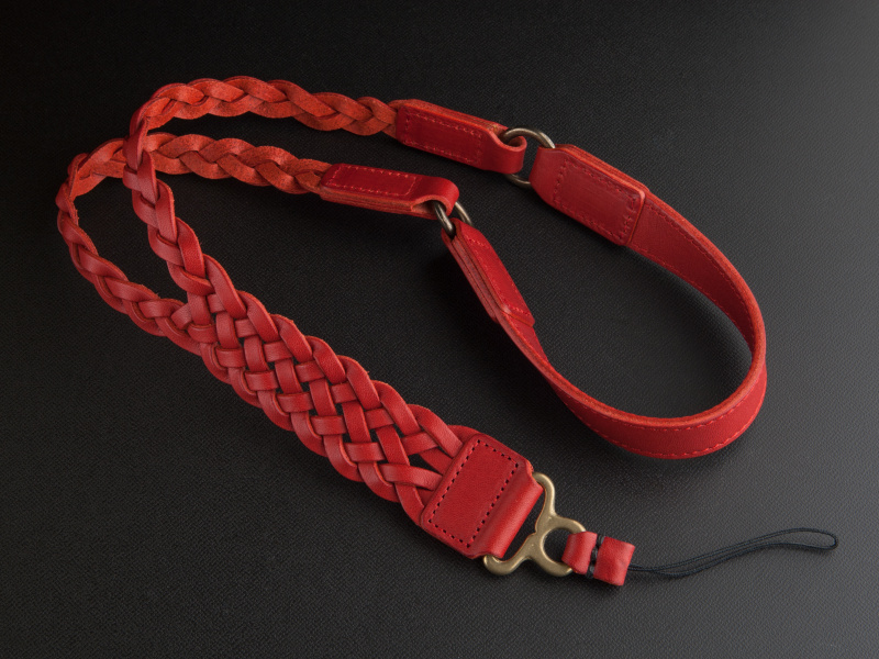 203 Camera Straps.の一点吊りストラップは4,725円。全5色のカラバリ展開だ