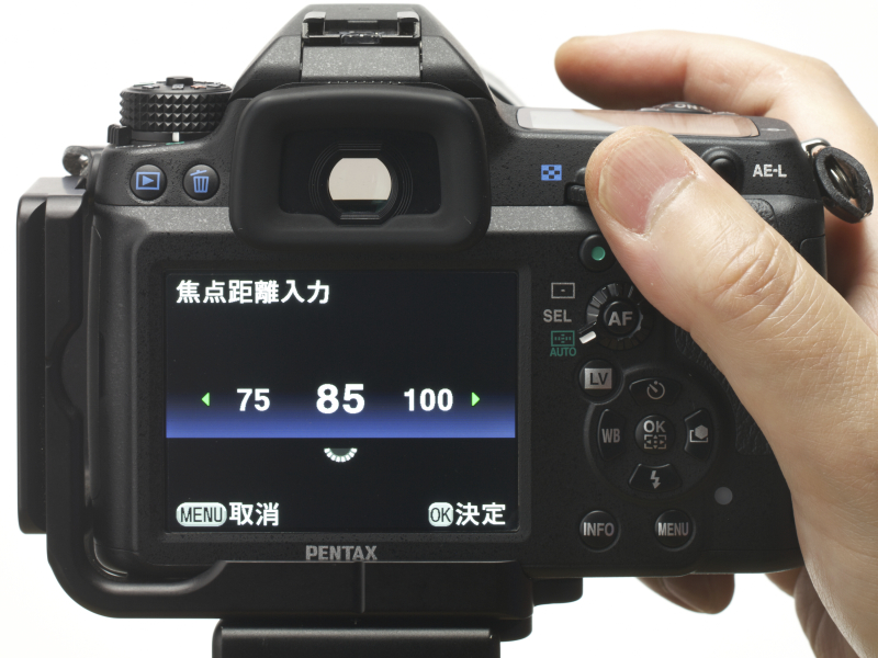 焦点距離情報を持たないため、カメラをオンにすると焦点距離の入力を求められる。