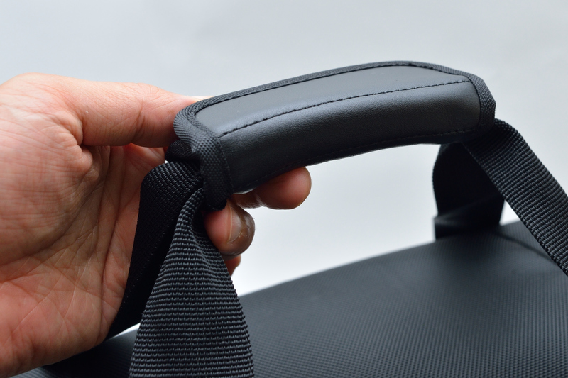 ハンドルカバーはマグネットで着脱できる