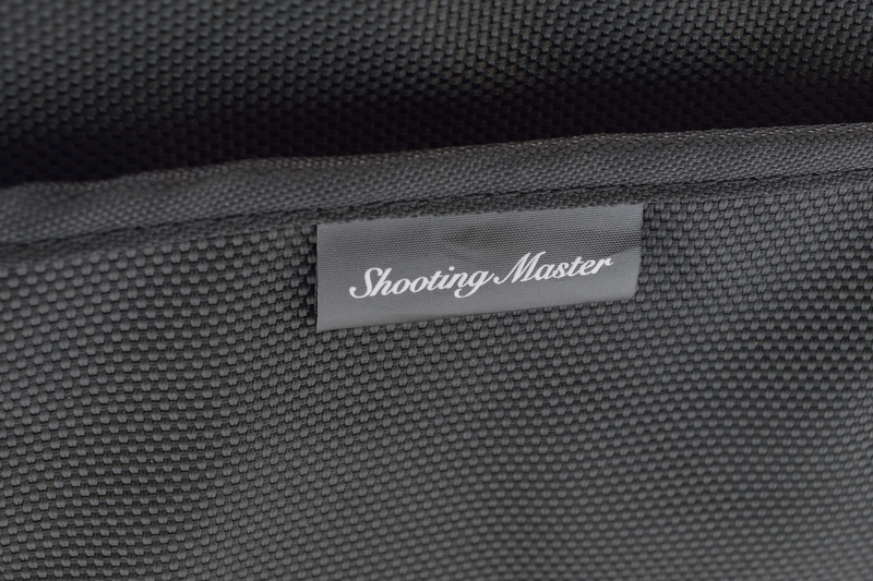 ニコンロゴとシューティングマスターのロゴ。付属のネームタグにも刻印が押されている