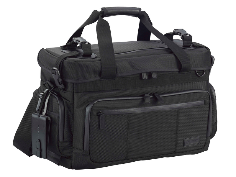 シューティングマスター ショルダーバッグL。6月27日発売予定、メーカー希望小売価格4万950円