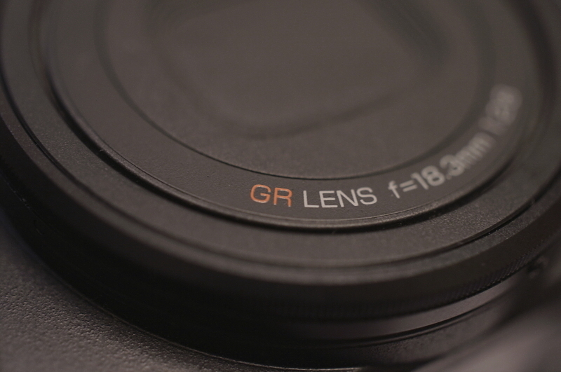 「GR」の文字が赤に。“赤”よりは若干“朱色”かな。