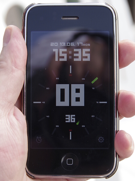 カメラの内蔵時計が狂っている状態を再現した。Time Signalの表示する時刻が15:35:08であるのに対し、Exif時刻は15:30:10と記録されている。