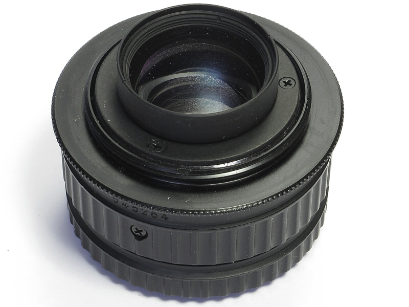 引き伸ばしレンズにM42P1→M39AD【7844】を装着したところ。金属板の厚みが1.5mmあるので、その分光路長が長くなってしまう。