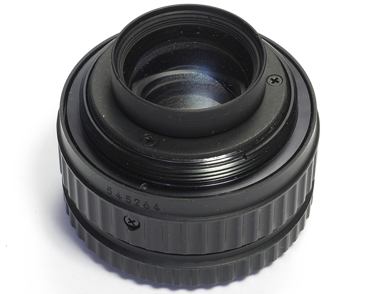 引き伸ばしレンズにmuk select M42-M39アダプタリングを装着したところ。ネジ径を単に太くするだけなので光路長は変わらない。ただ、リングが固着すると取り外しがむずかしくなるリスクは高い。