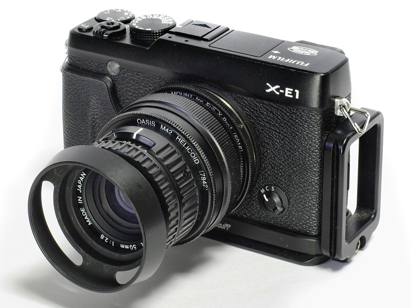 仕上げに八仙堂から<a class="" href="http://item.rakuten.co.jp/auc-hassendo/c-e-b-c-405/">40.5mmのメタルフード</a>を取り寄せ、さらにドレスアップ。もちろん、遮光効果も期待できるのでコントラスト低下を抑えることができる。