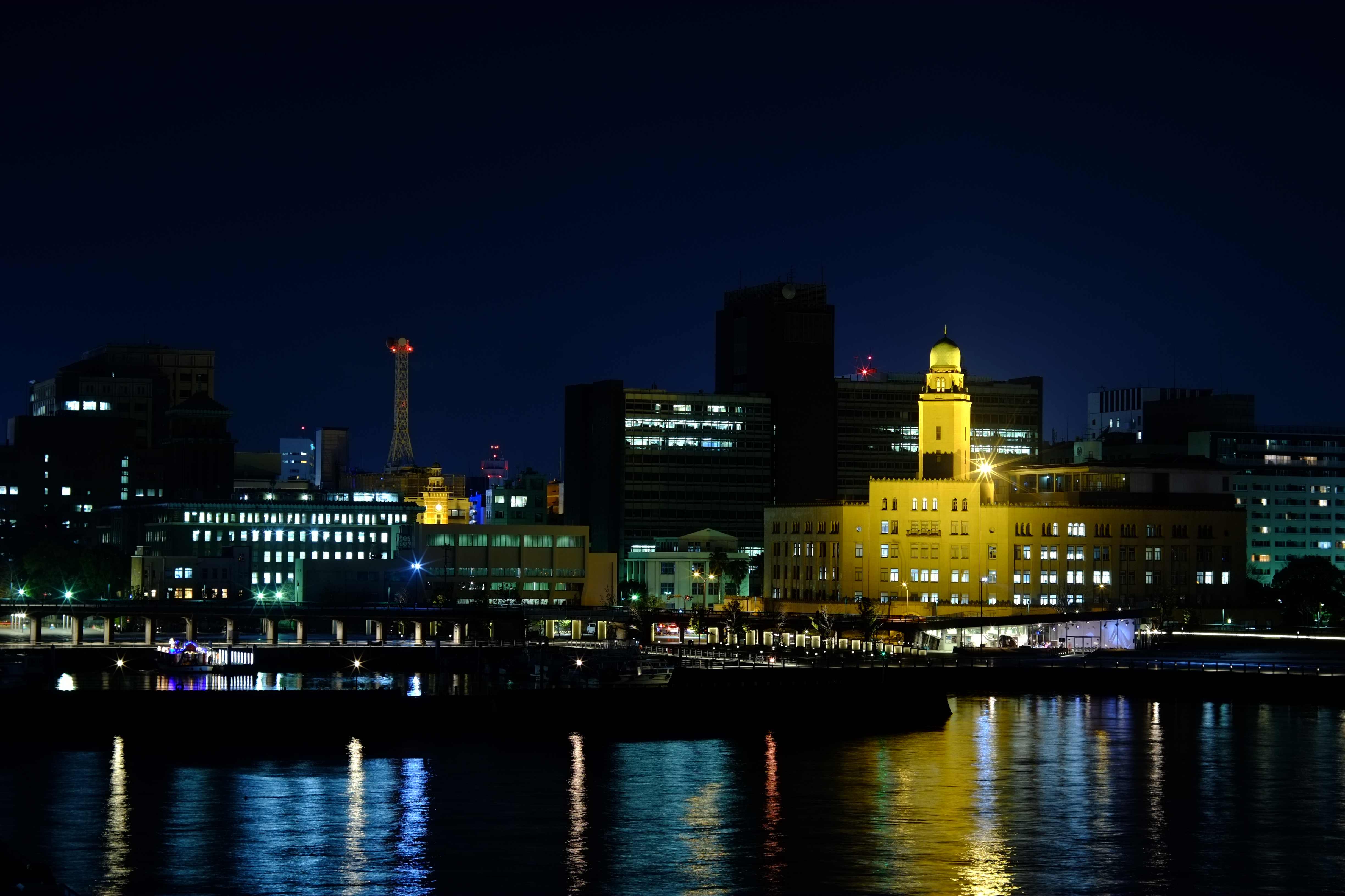 1.3秒 / -1.7EV / ISO200 / 絞り優先AE / WB：白熱灯 / 50mm