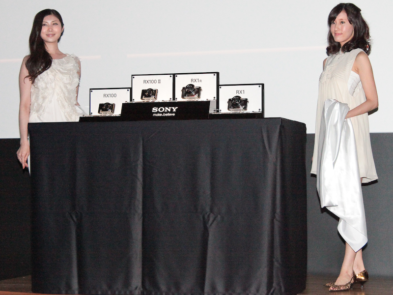 新たな2機種は「派生モデル」（同社）という位置づけから、既存モデルと並んで登場した。