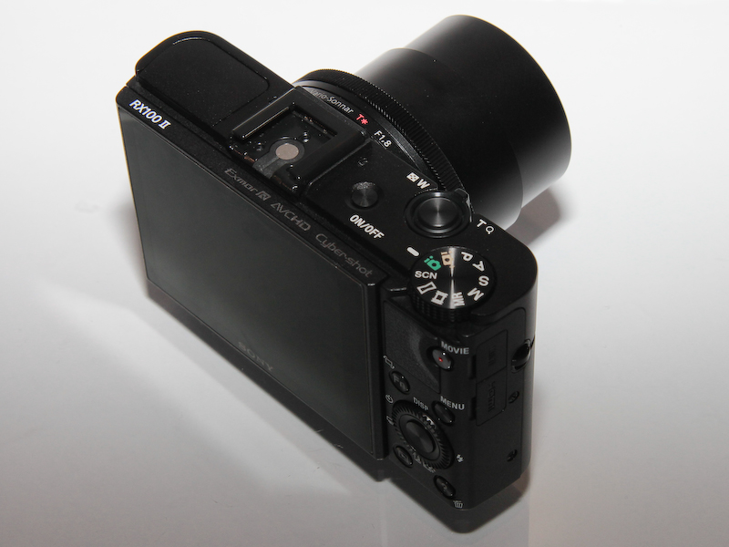 新たにEVFなどが装着できる「マルチインターフェースシュー」を搭載。