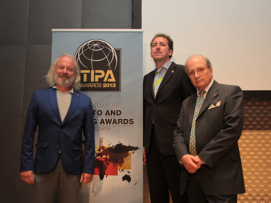 授賞式のために来日したTIPAの理事。左から書記のJohan Elzenga氏、会長のThomas Gerwers氏、副会長のGiulio Forti氏