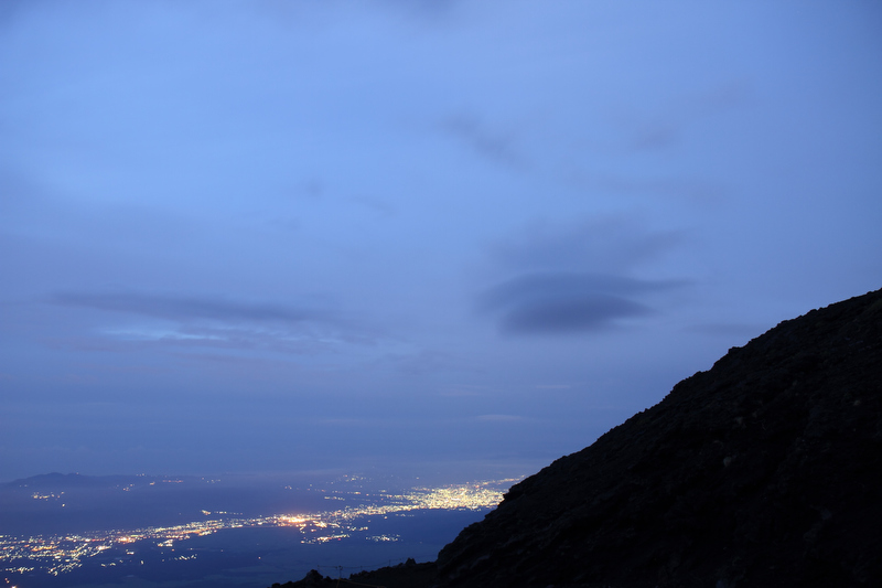 南の空につるし雲を見つけました