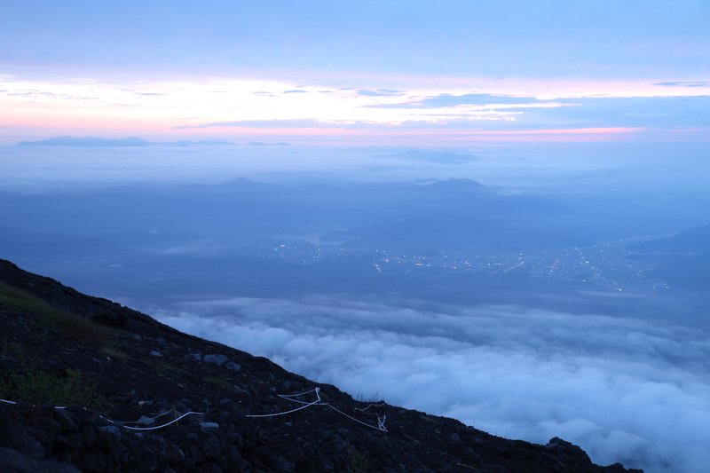 ハーフNDフィルターなし。左下の登山道部分と、空の明暗差があるため、空が白飛びしがちです