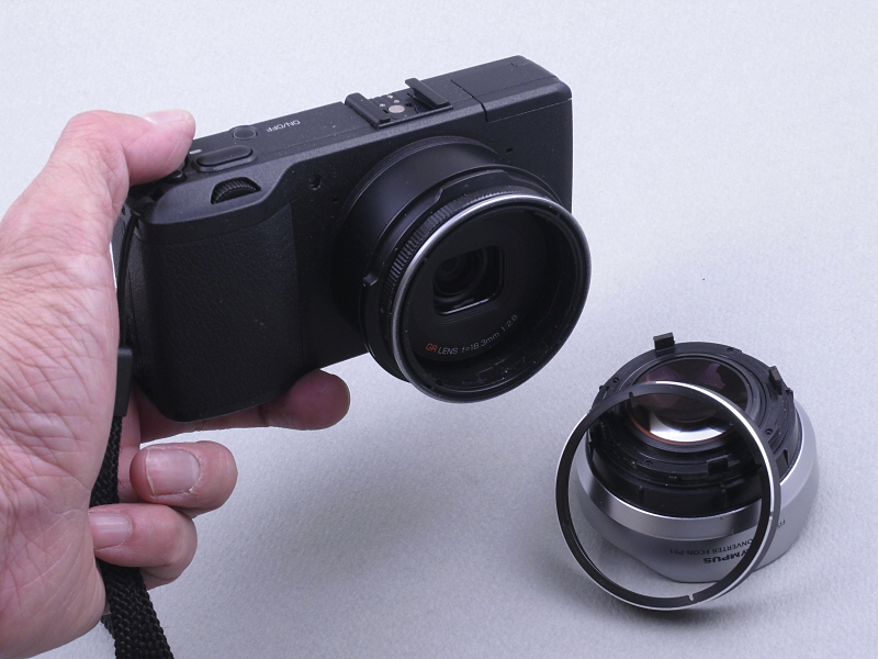 と思ったら、取れた!?……装着した魚眼コンバーターのパーツが根元から外れて、バラバラになってしまった。まぁ、改造にアクシデントは付き物だと言えるのだが（笑）。