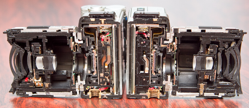 Q7のカットモデル。レンズは02 STANDARD ZOOM。