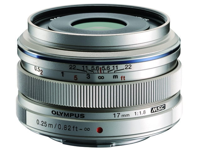 <strong class="">明るいレンズでブレを防ぐ</strong><br class="">明るいレンズを使うと、光を多く取り込めるのでブレにくくなります。水族館の撮影では、M.ZUIKO DIGITAL 17mm F1.8（左）や、M.ZUIKO DIGITAL 17mm F2.8（右）がおすすめとのこと。プチフォトルージュでは、貸出用の交換レンズが用意されていて、明るいレンズを試すこともできました。