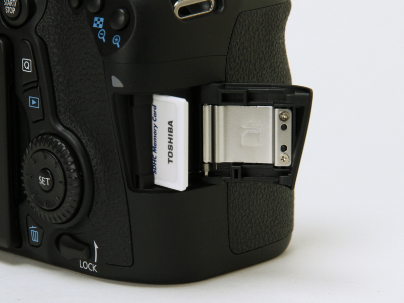 SDXC/SDHC/SDメモリーカードに対応