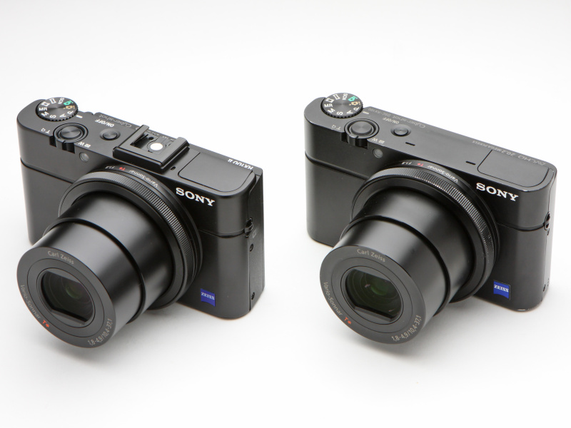 左がRX100M2、右がRX100。RX100からの外観の主だった変更点は、マルチインターフェースシューとチルト方式の液晶モニターとなる。そのほかの部分に基本的な変更はない。